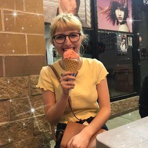 Meet your Posher, Michaela